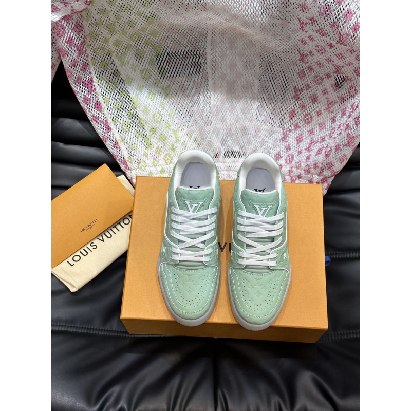 l**is V*t*n sneakers